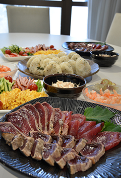 6月からいよいよ販売開始!カツオ三昧 たたきセット“お先に頂きました”