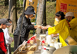 11月24日（月）グリーンファーム様にて「鹿児島豚汁1,000人ふるまい鍋」を行いました。